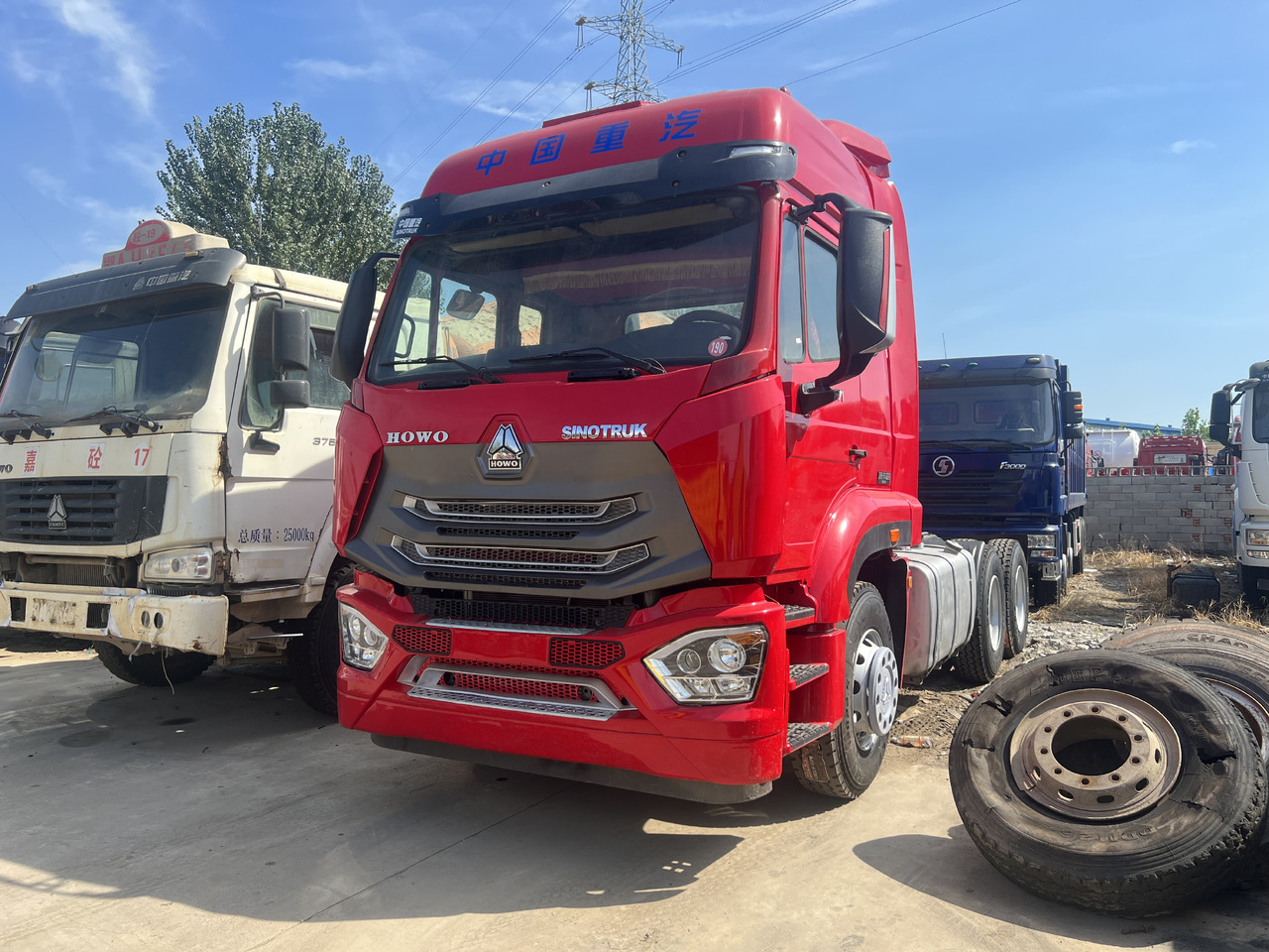 SINOTRUK HOWO trailer head - Τράκτορας: φωτογραφία 1 SINOTRUK HOWO trailer head - Τράκτορας: φωτογραφία 1