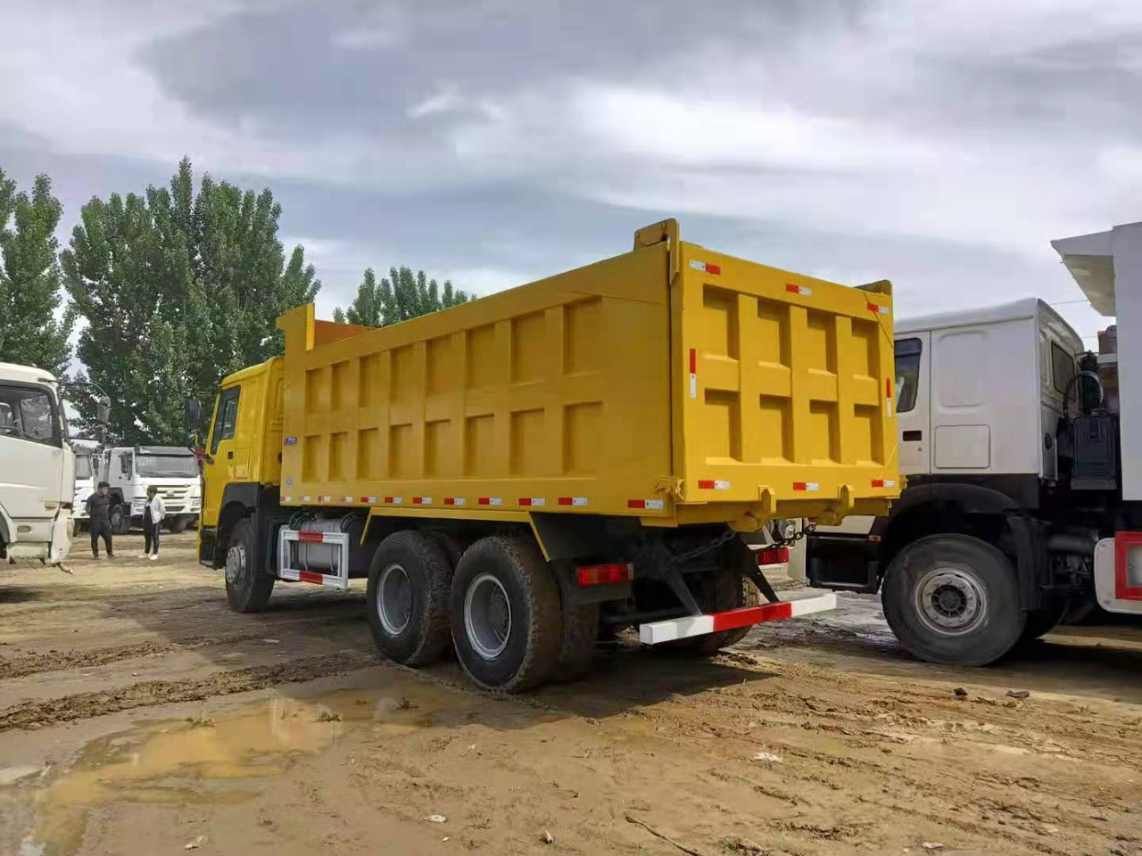 SINOTRUK HOWO - Φορτηγό ανατρεπόμενο: φωτογραφία 3 SINOTRUK HOWO - Φορτηγό ανατρεπόμενο: φωτογραφία 3