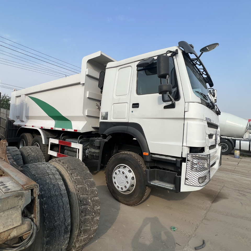 SINOTRUK HOWO - Φορτηγό κόφα: φωτογραφία 2 SINOTRUK HOWO - Φορτηγό κόφα: φωτογραφία 2