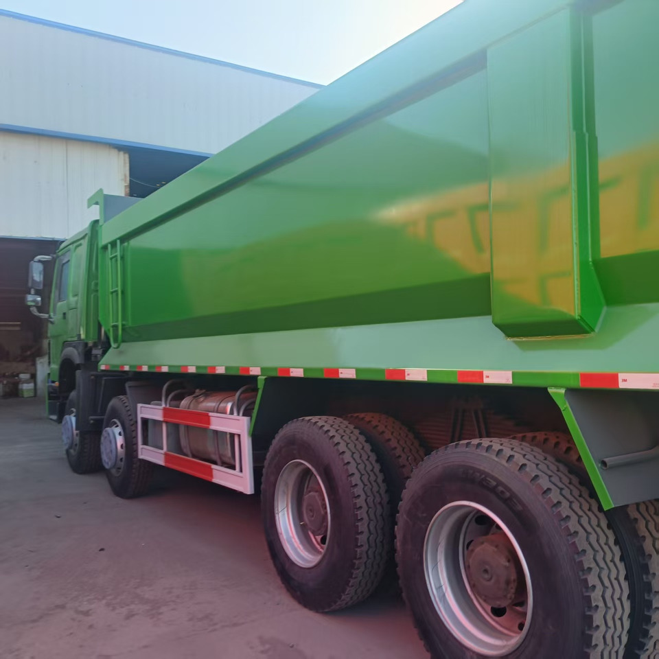 SINOTRUK HOWO - Φορτηγό κόφα: φωτογραφία 4 SINOTRUK HOWO - Φορτηγό κόφα: φωτογραφία 4