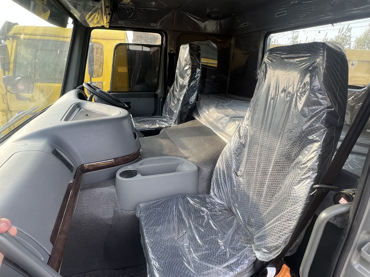 Leasing SINOTRUK HOWO SINOTRUK HOWO: φωτογραφία 7