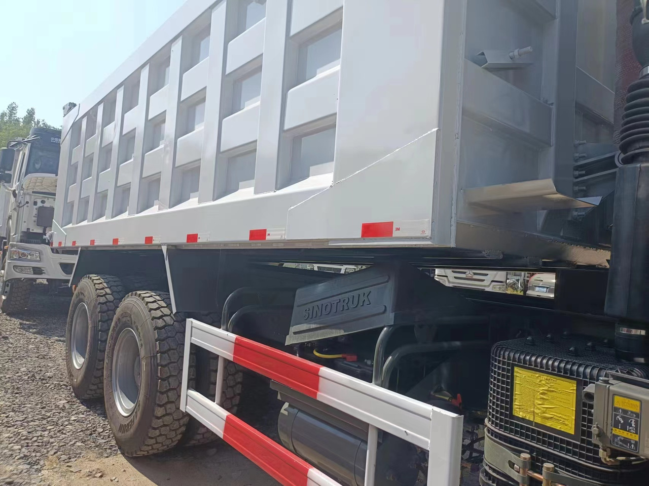 SINOTRUK HOWO - Φορτηγό ανατρεπόμενο: φωτογραφία 5 SINOTRUK HOWO - Φορτηγό ανατρεπόμενο: φωτογραφία 5