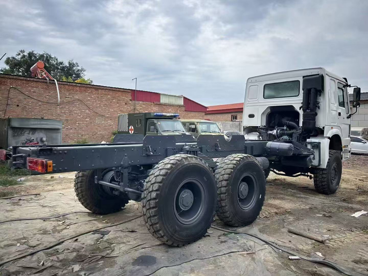 SINOTRUK HOWO - Τράκτορας: φωτογραφία 3 SINOTRUK HOWO - Τράκτορας: φωτογραφία 3