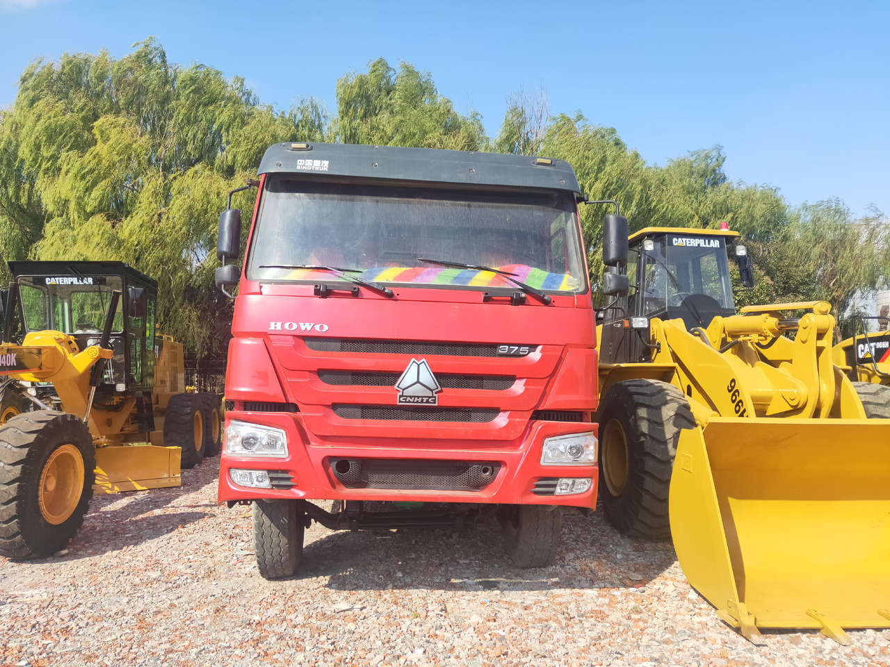 SINOTRUK HOWO - Φορτηγό ανατρεπόμενο: φωτογραφία 2 SINOTRUK HOWO - Φορτηγό ανατρεπόμενο: φωτογραφία 2