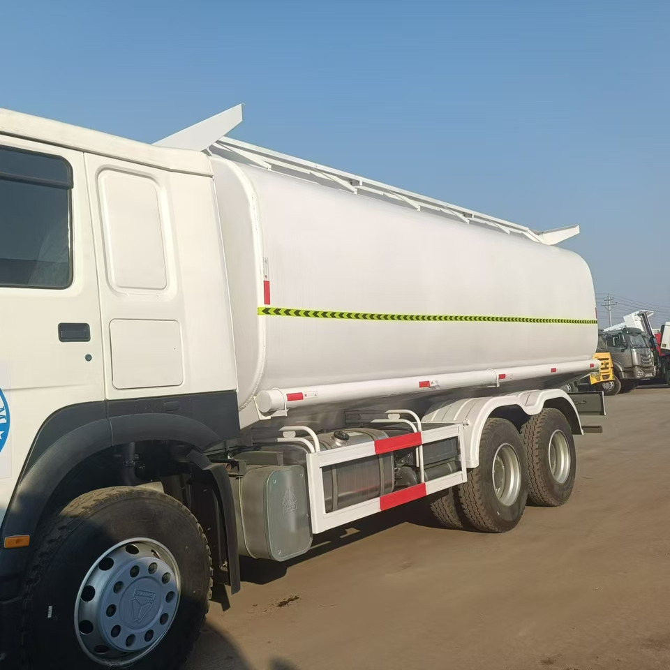 SINOTRUK HOWO - Φορτηγό βυτιοφόρο: φωτογραφία 1 SINOTRUK HOWO - Φορτηγό βυτιοφόρο: φωτογραφία 1