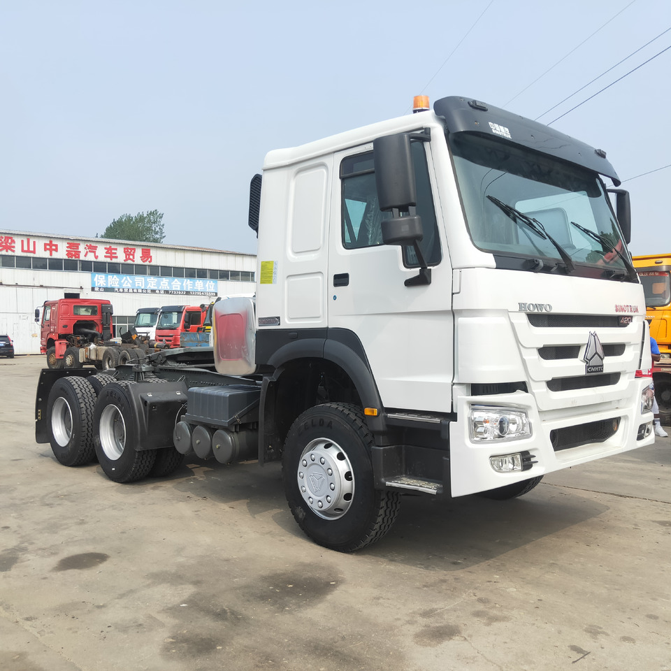 SINOTRUK HOWO - Τράκτορας: φωτογραφία 1 SINOTRUK HOWO - Τράκτορας: φωτογραφία 1