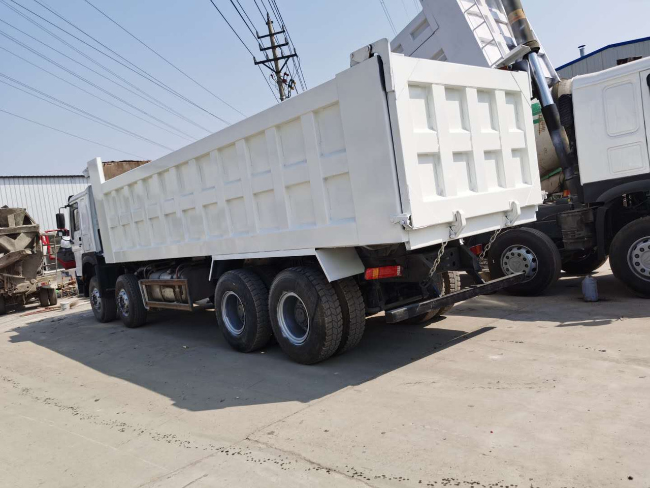 SINOTRUK HOWO - Φορτηγό ανατρεπόμενο: φωτογραφία 3 SINOTRUK HOWO - Φορτηγό ανατρεπόμενο: φωτογραφία 3