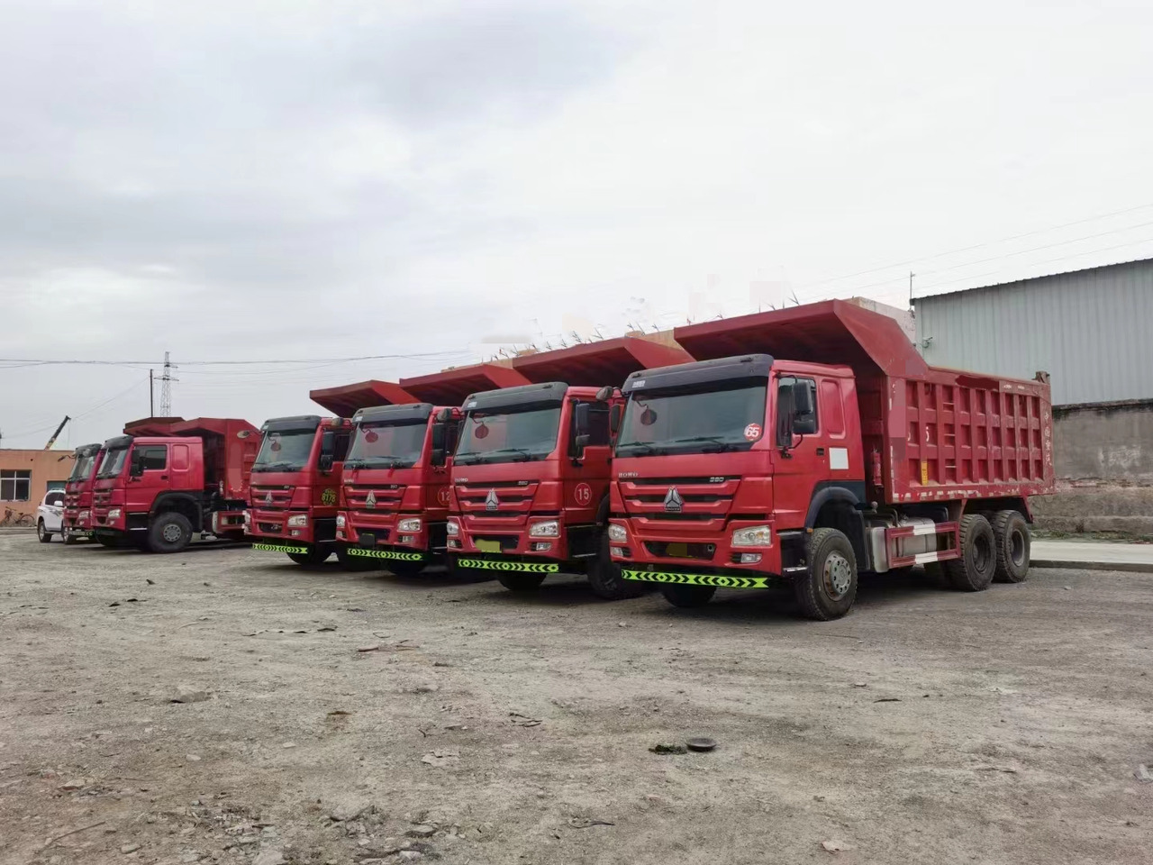 SINOTRUK HOWO - Φορτηγό ανατρεπόμενο: φωτογραφία 3 SINOTRUK HOWO - Φορτηγό ανατρεπόμενο: φωτογραφία 3