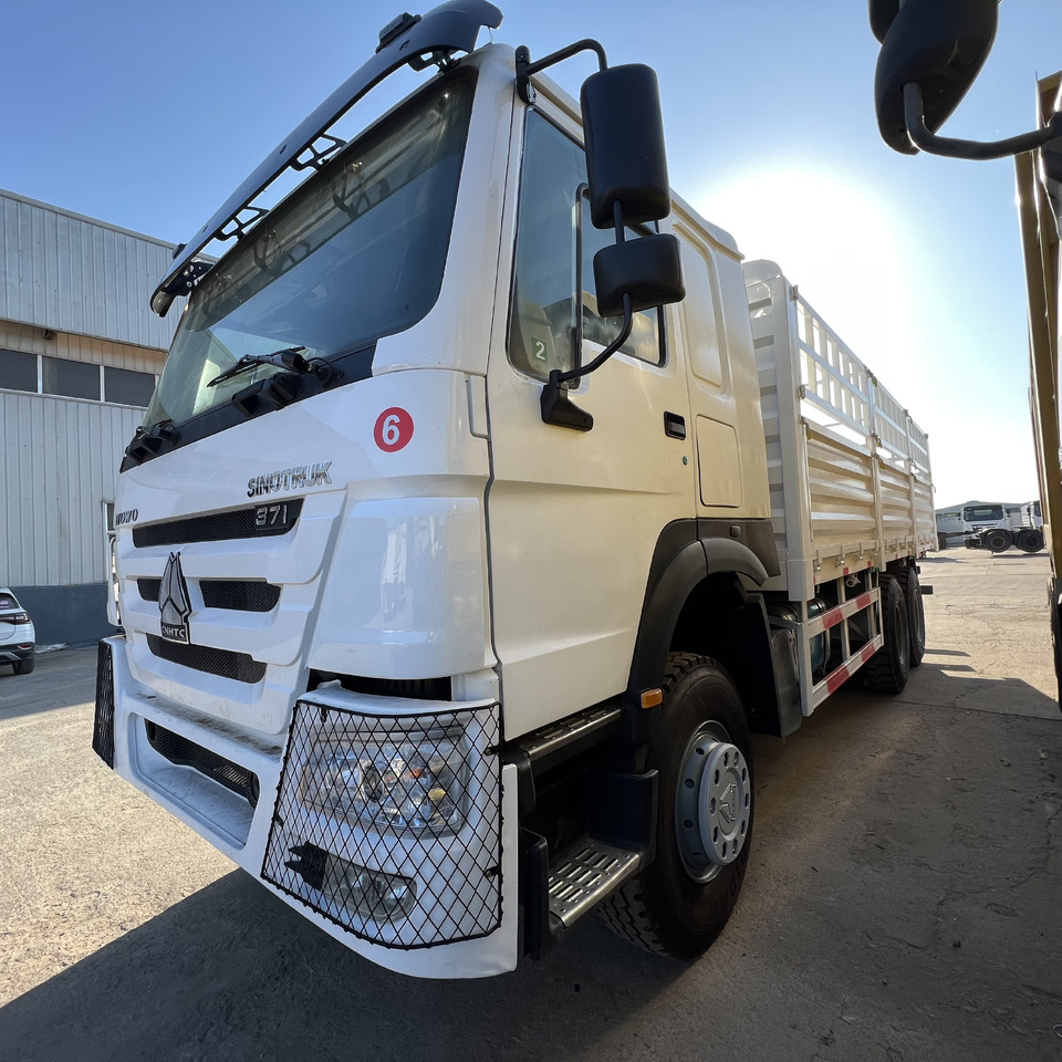 SINOTRUK HOWO - Φορτηγό: φωτογραφία 3 SINOTRUK HOWO - Φορτηγό: φωτογραφία 3
