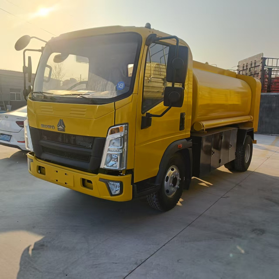 SINOTRUK Tanker truck - Φορτηγό βυτιοφόρο: φωτογραφία 2 SINOTRUK Tanker truck - Φορτηγό βυτιοφόρο: φωτογραφία 2