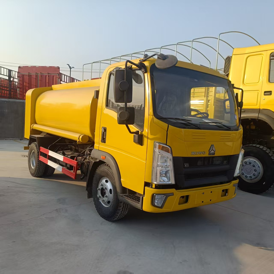 SINOTRUK Tanker truck - Φορτηγό βυτιοφόρο: φωτογραφία 1 SINOTRUK Tanker truck - Φορτηγό βυτιοφόρο: φωτογραφία 1