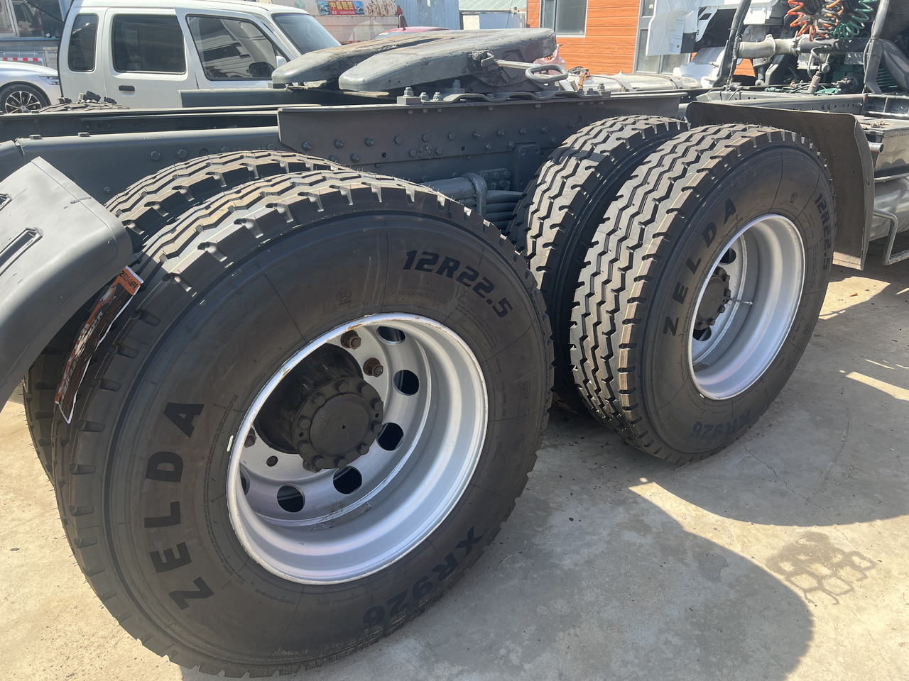 SINOTRUK Trailer head - Τράκτορας: φωτογραφία 5 SINOTRUK Trailer head - Τράκτορας: φωτογραφία 5