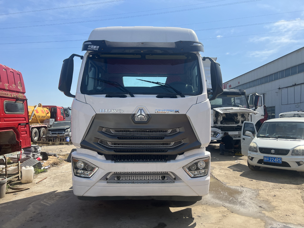 SINOTRUK Trailer head - Τράκτορας: φωτογραφία 2 SINOTRUK Trailer head - Τράκτορας: φωτογραφία 2