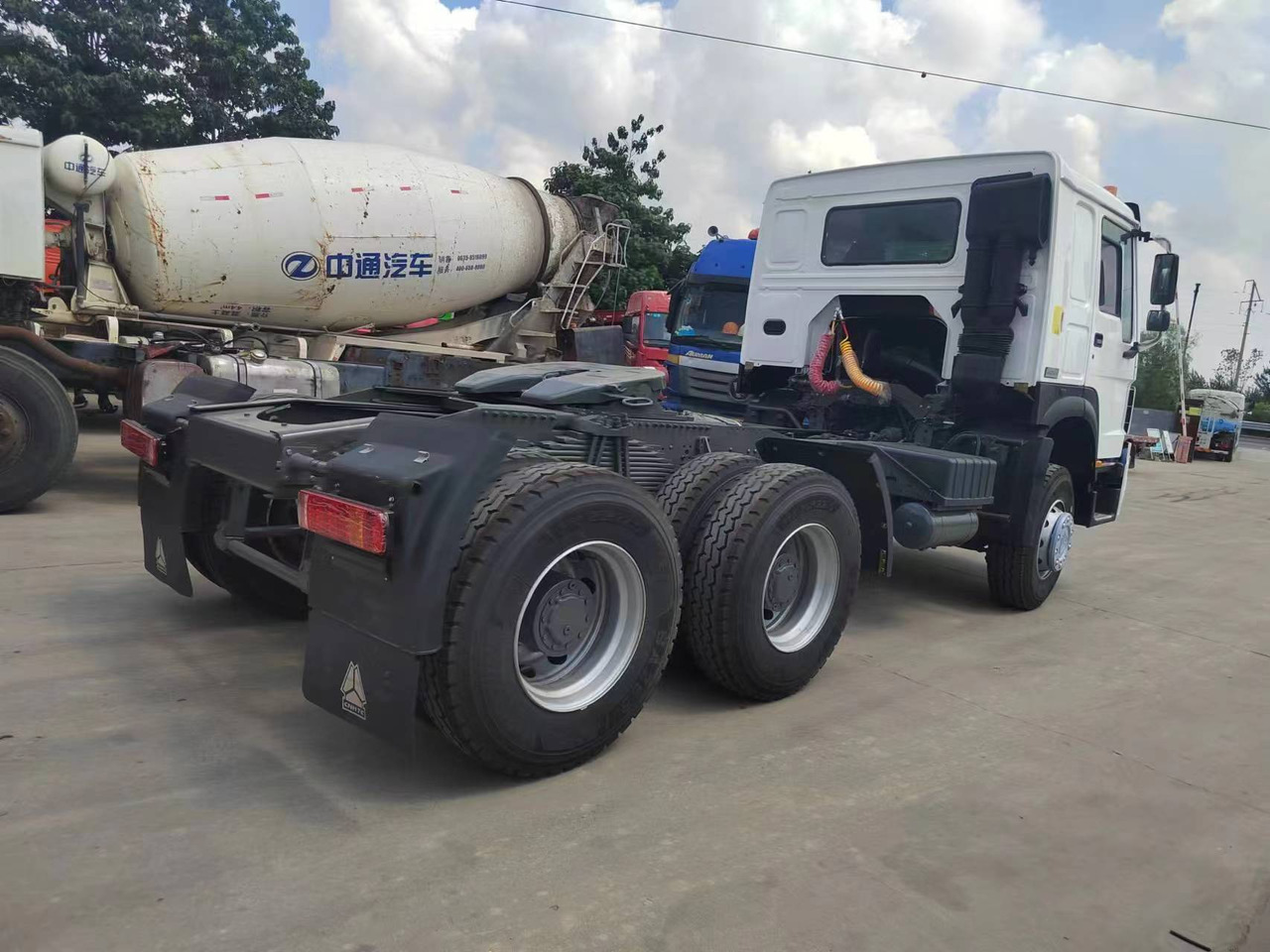 SINOTRUK Trailer head - Τράκτορας: φωτογραφία 4 SINOTRUK Trailer head - Τράκτορας: φωτογραφία 4