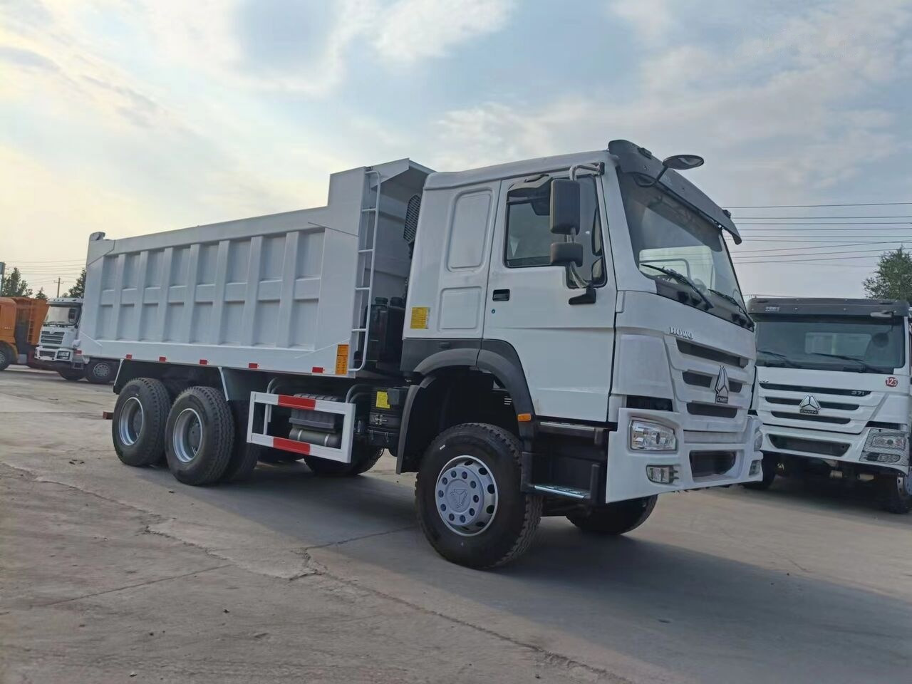 Sinotruk Howo 6*4 - Φορτηγό ανατρεπόμενο: φωτογραφία 1 Sinotruk Howo 6*4 - Φορτηγό ανατρεπόμενο: φωτογραφία 1
