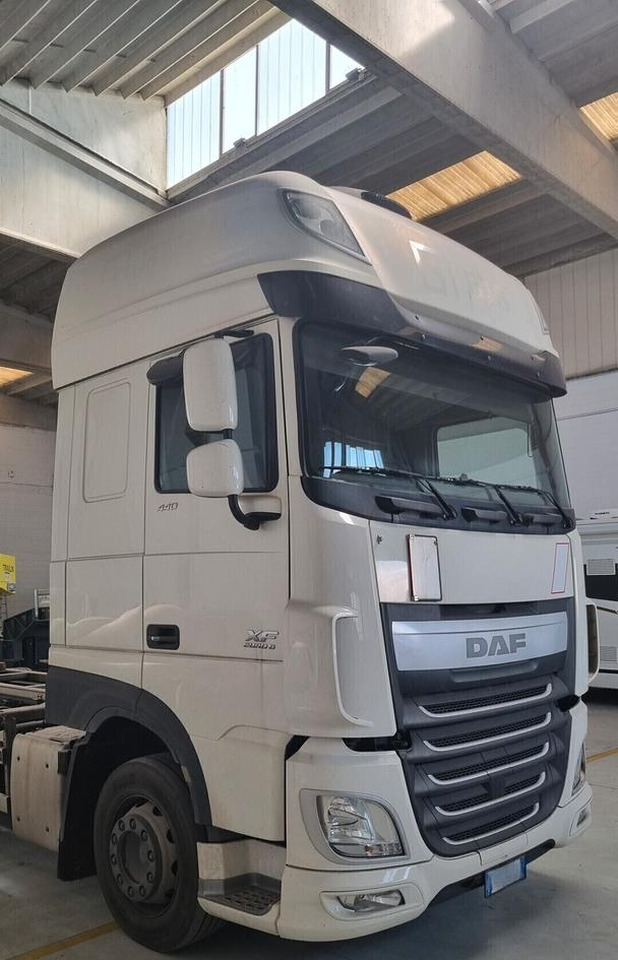 DAF XF 440 Euro 6 - Full Pneumatico - 2015 - Φορτηγό μεταφοράς εμπορευματοκιβωτίων/ Κινητό αμάξωμα: φωτογραφία 2 DAF XF 440 Euro 6 - Full Pneumatico - 2015 - Φορτηγό μεταφοράς εμπορευματοκιβωτίων/ Κινητό αμάξωμα: φωτογραφία 2