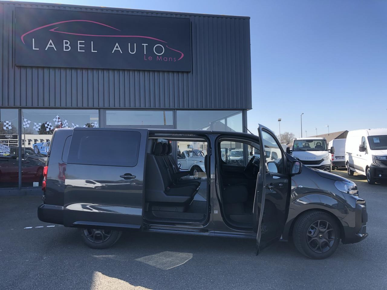 CITROEN Jumpy M 2.0 BlueHDi - 180 S&S - BV EAT8 III CABINE APPROFONDIE Cabine approfondie Fixe PHASE 2 - Βαν: φωτογραφία 3 CITROEN Jumpy M 2.0 BlueHDi - 180 S&S - BV EAT8 III CABINE APPROFONDIE Cabine approfondie Fixe PHASE 2 - Βαν: φωτογραφία 3