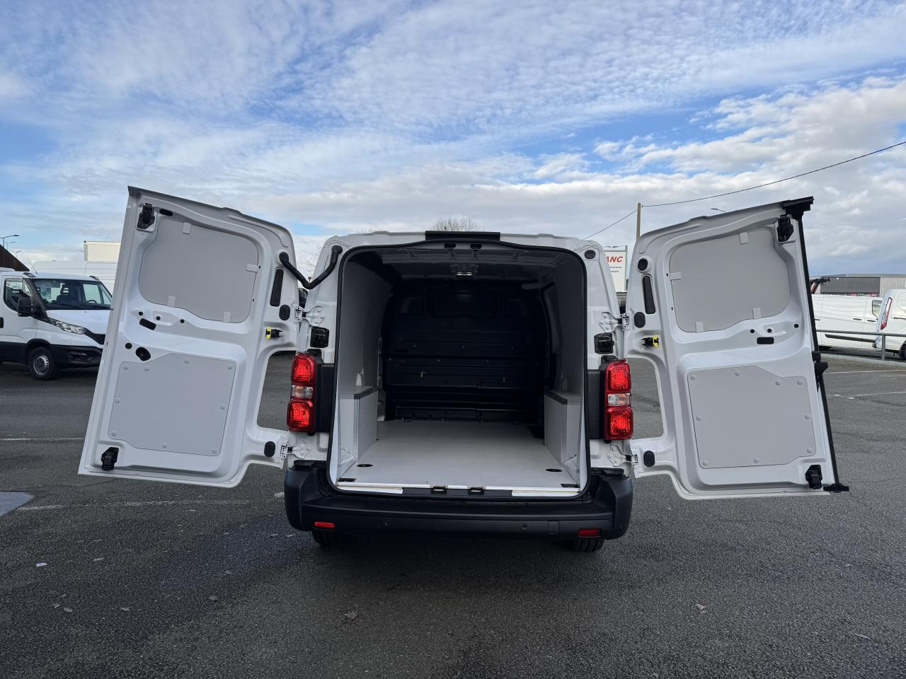 CITROEN Jumpy XL 2.0 BlueHDi - 145 S&S - BVM III FOURGON . PHASE 2 - Βαν: φωτογραφία 3 CITROEN Jumpy XL 2.0 BlueHDi - 145 S&S - BVM III FOURGON . PHASE 2 - Βαν: φωτογραφία 3