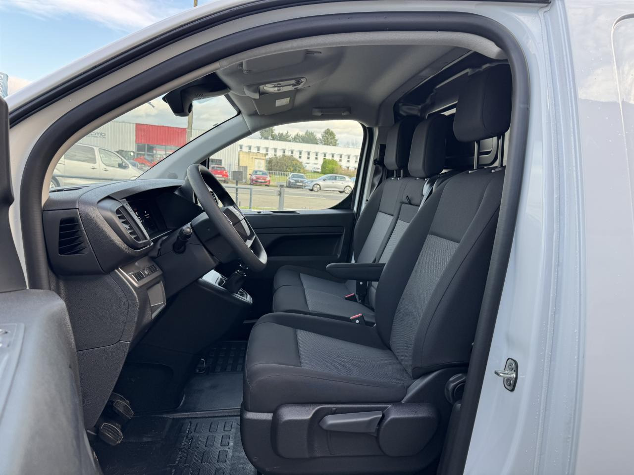 CITROEN Jumpy XL 2.0 BlueHDi - 145 S&S - BVM III FOURGON . PHASE 2 - Βαν: φωτογραφία 5 CITROEN Jumpy XL 2.0 BlueHDi - 145 S&S - BVM III FOURGON . PHASE 2 - Βαν: φωτογραφία 5