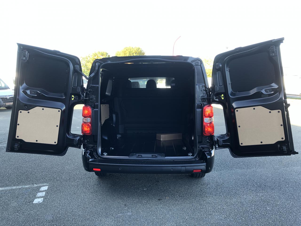 CITROEN Jumpy XL 2.0 BlueHDi - 180 S&S - BV EAT8 III CABINE APPROFONDIE Fixe PHASE 2 6 PLACES - Βαν: φωτογραφία 4 CITROEN Jumpy XL 2.0 BlueHDi - 180 S&S - BV EAT8 III CABINE APPROFONDIE Fixe PHASE 2 6 PLACES - Βαν: φωτογραφία 4