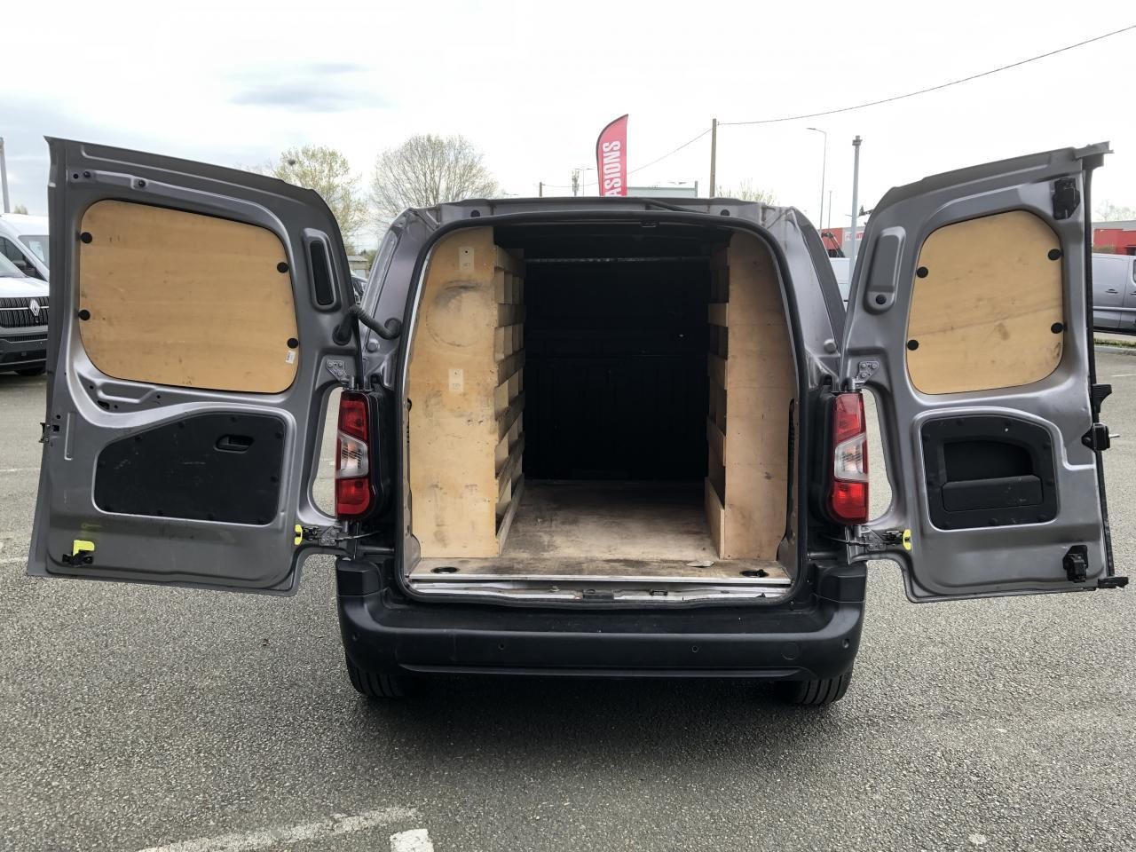 Citroen Berlingo M 1000KG BLUEHDI 130 S&S CLUB EAT8 - Μικρό βαν: φωτογραφία 3 Citroen Berlingo M 1000KG BLUEHDI 130 S&S CLUB EAT8 - Μικρό βαν: φωτογραφία 3