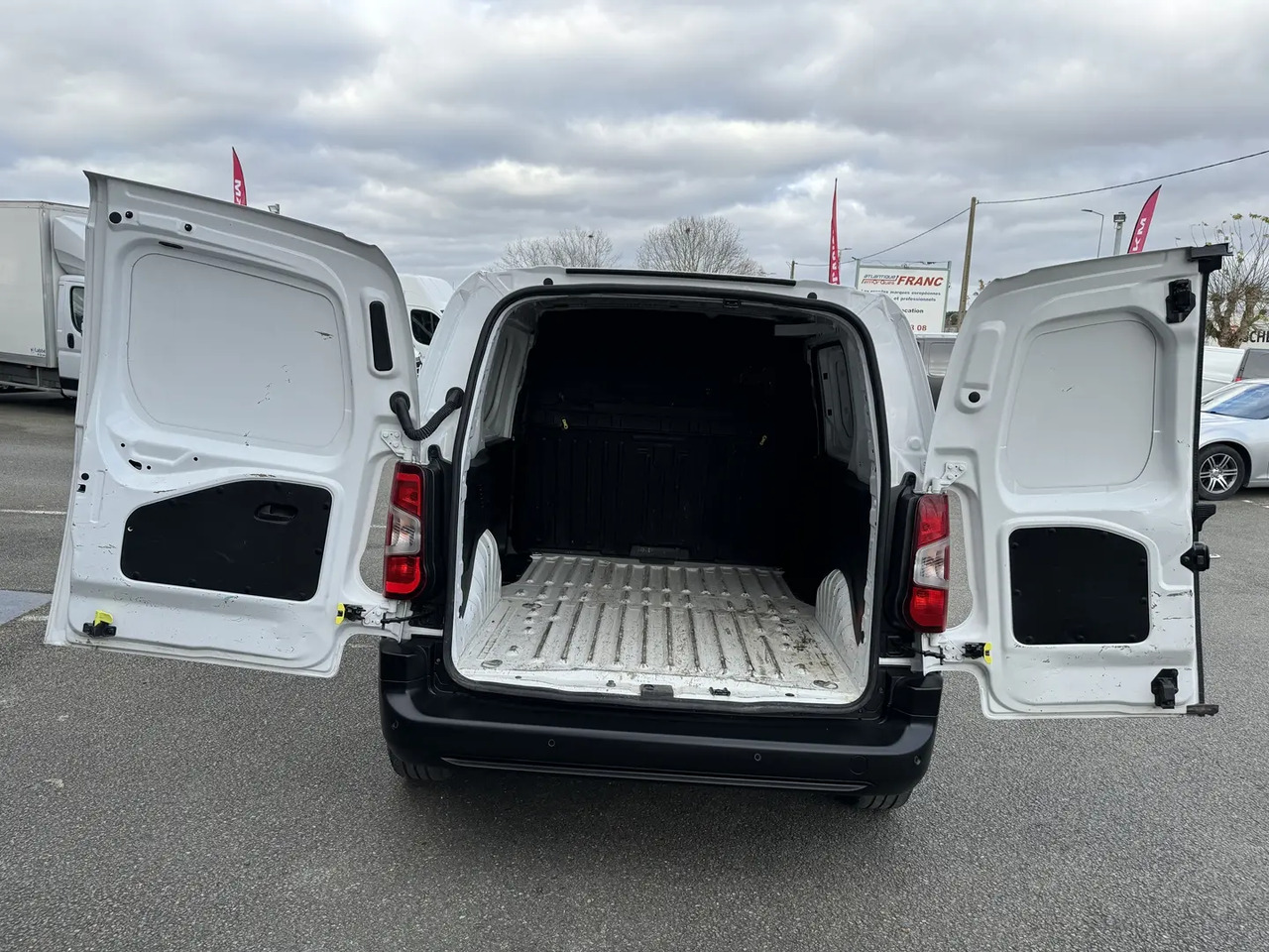 Citroen Berlingo M 650KG BLUEHDI 100 S&S DRIVER BVM5 - Βαν: φωτογραφία 3 Citroen Berlingo M 650KG BLUEHDI 100 S&S DRIVER BVM5 - Βαν: φωτογραφία 3