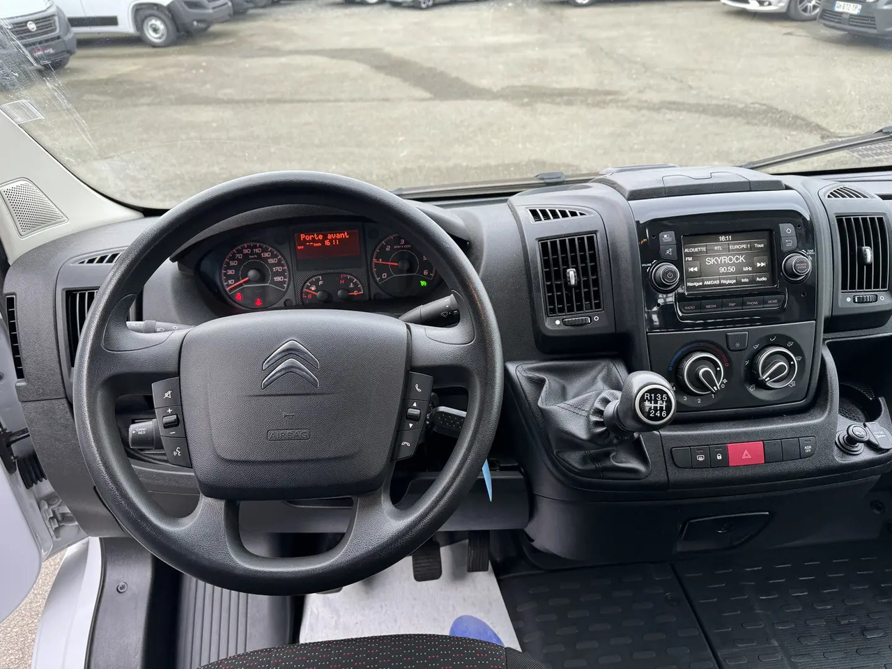 Citroen Jumper 4-35 L4 2.2 BLUEHDI 140 S&S CONTROL - Μικρό φορτηγό με καρότσα: φωτογραφία 4 Citroen Jumper 4-35 L4 2.2 BLUEHDI 140 S&S CONTROL - Μικρό φορτηγό με καρότσα: φωτογραφία 4