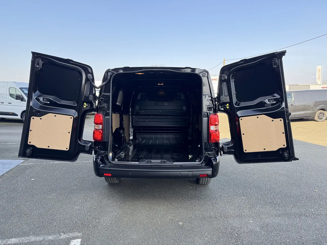Citroen Jumpy XL 2.0 BLUEHDI 180CH S&S PACK PREMIUM CONNECT EAT8 - Βαν: φωτογραφία 2 Citroen Jumpy XL 2.0 BLUEHDI 180CH S&S PACK PREMIUM CONNECT EAT8 - Βαν: φωτογραφία 2