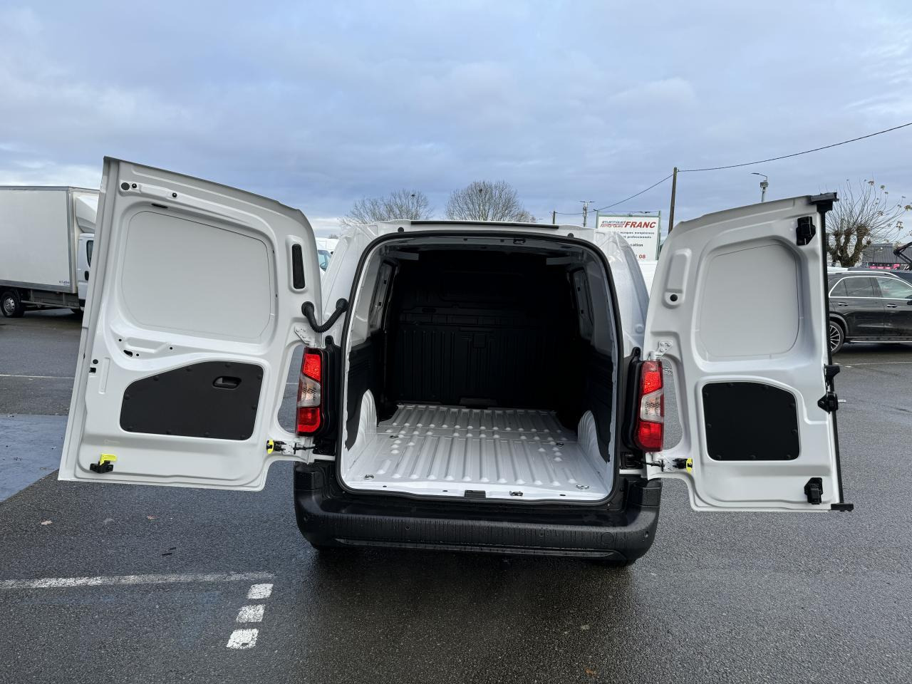 FIAT Doblo XL 950KG 1.5 BlueHDi S&S - 130 - BV EAT8 III FOURGON Fourgon XL PHASE 2 - Βαν: φωτογραφία 5 FIAT Doblo XL 950KG 1.5 BlueHDi S&S - 130 - BV EAT8 III FOURGON Fourgon XL PHASE 2 - Βαν: φωτογραφία 5