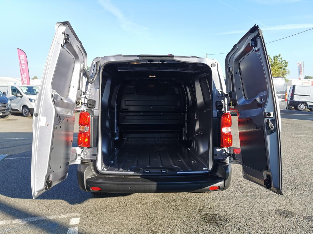 Fiat Scudo XL 2.0 BlueHDi - 145 III 2022 FOURGON Fourgon XL PHASE 1 - Βαν: φωτογραφία 3 Fiat Scudo XL 2.0 BlueHDi - 145 III 2022 FOURGON Fourgon XL PHASE 1 - Βαν: φωτογραφία 3