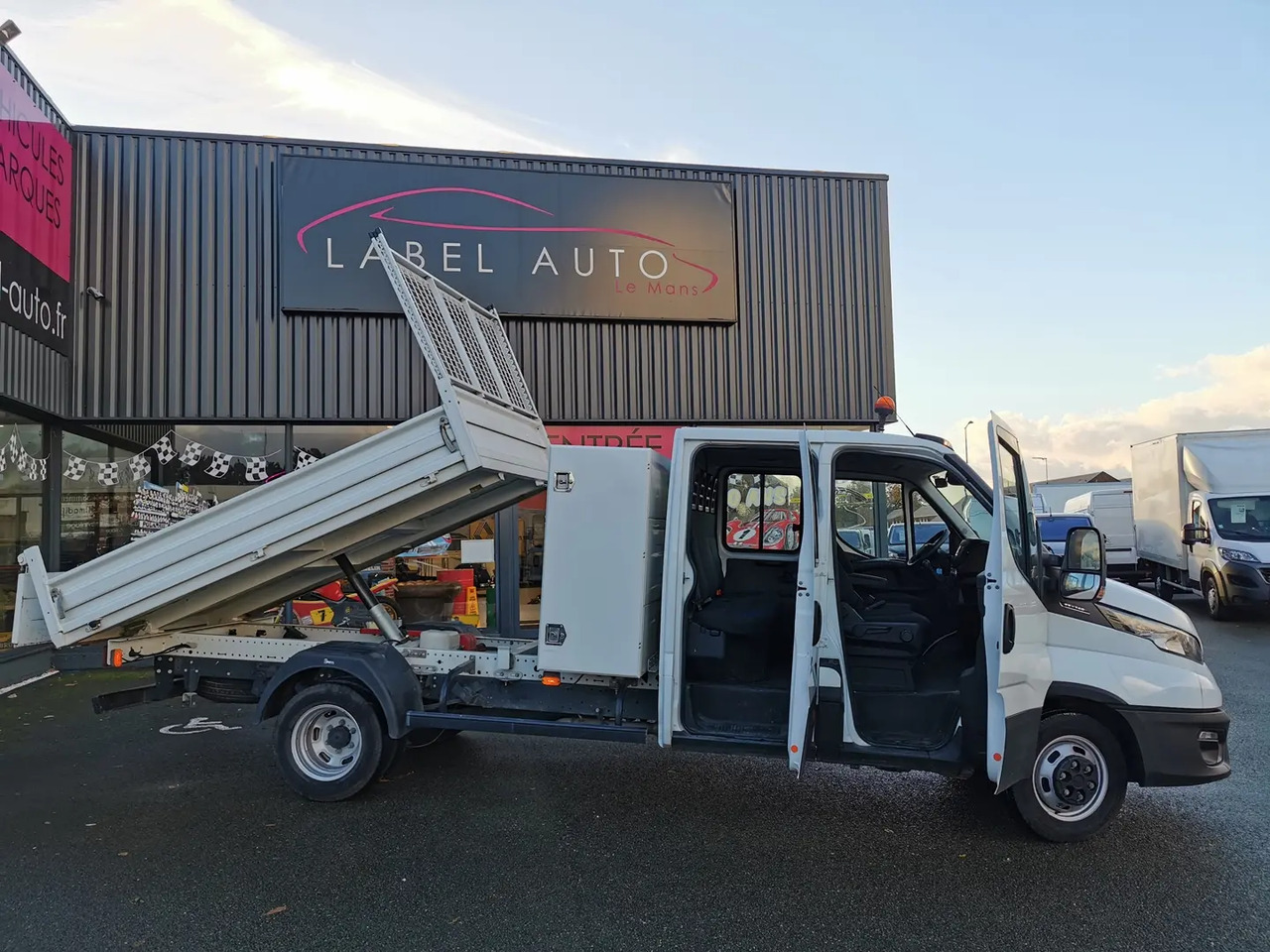 Iveco Daily 35C14H EMPATTEMENT 3750 - Όχημα με ανατρεπομενη καροτσα, Διπλοκάμπινο ελαφρύ επαγγελματικό: φωτογραφία 1 Iveco Daily 35C14H EMPATTEMENT 3750 - Όχημα με ανατρεπομενη καροτσα, Διπλοκάμπινο ελαφρύ επαγγελματικό: φωτογραφία 1