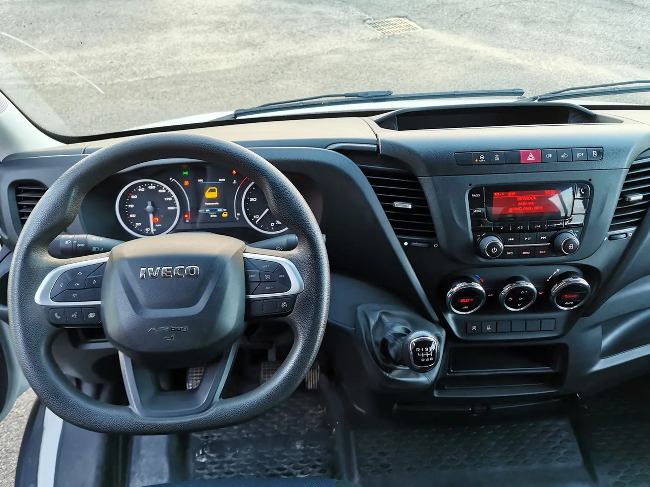 Iveco Daily 35C14H EMPATTEMENT 3750 - Όχημα με ανατρεπομενη καροτσα, Διπλοκάμπινο ελαφρύ επαγγελματικό: φωτογραφία 4 Iveco Daily 35C14H EMPATTEMENT 3750 - Όχημα με ανατρεπομενη καροτσα, Διπλοκάμπινο ελαφρύ επαγγελματικό: φωτογραφία 4