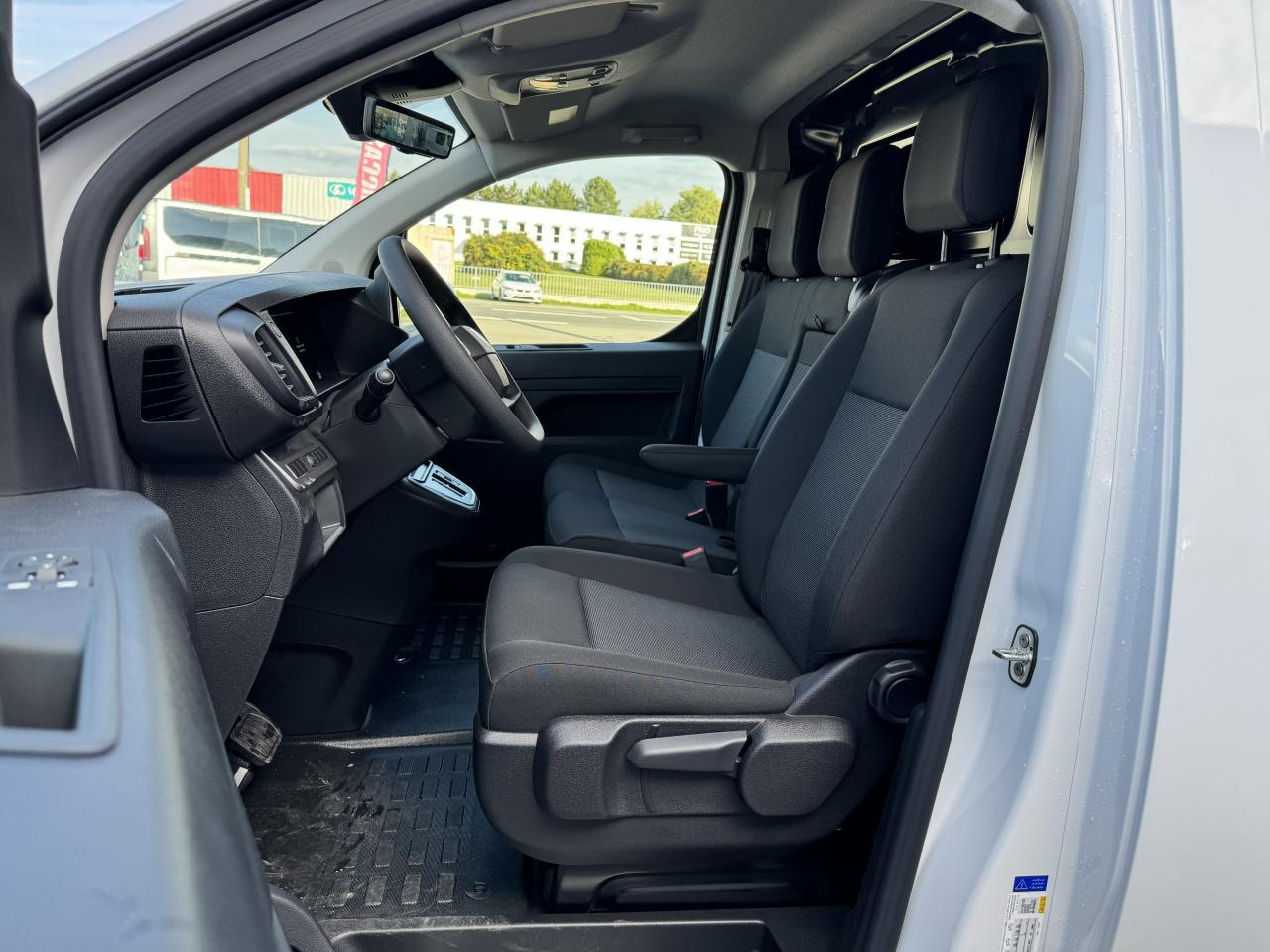 PEUGEOT Expert M 2.0 BlueHDi - 145 S&S - BV EAT8 III FOURGON Fourgon PHASE 2 - Βαν: φωτογραφία 5 PEUGEOT Expert M 2.0 BlueHDi - 145 S&S - BV EAT8 III FOURGON Fourgon PHASE 2 - Βαν: φωτογραφία 5