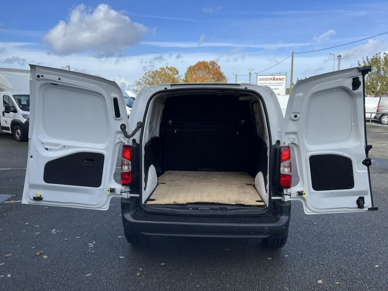 PEUGEOT Partner Standard 1.5 BlueHDi 130 CH 3 places Asphalt FOURGON - Βαν: φωτογραφία 3 PEUGEOT Partner Standard 1.5 BlueHDi 130 CH 3 places Asphalt FOURGON - Βαν: φωτογραφία 3