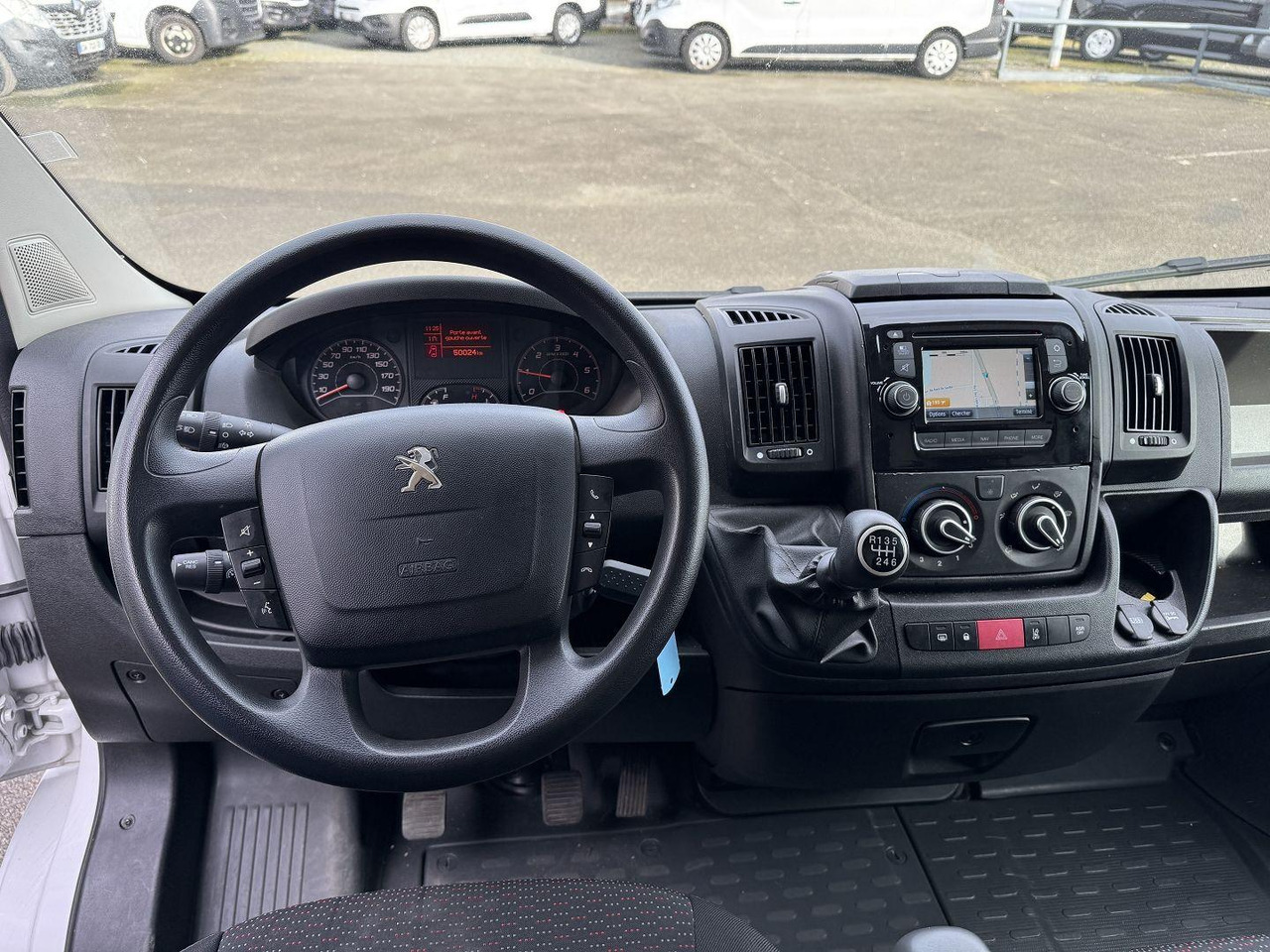 Peugeot Boxer 330 L1H1 2.2 BLUEHDI S&S 140CH ASPHALT - Μικρό βαν: φωτογραφία 3 Peugeot Boxer 330 L1H1 2.2 BLUEHDI S&S 140CH ASPHALT - Μικρό βαν: φωτογραφία 3