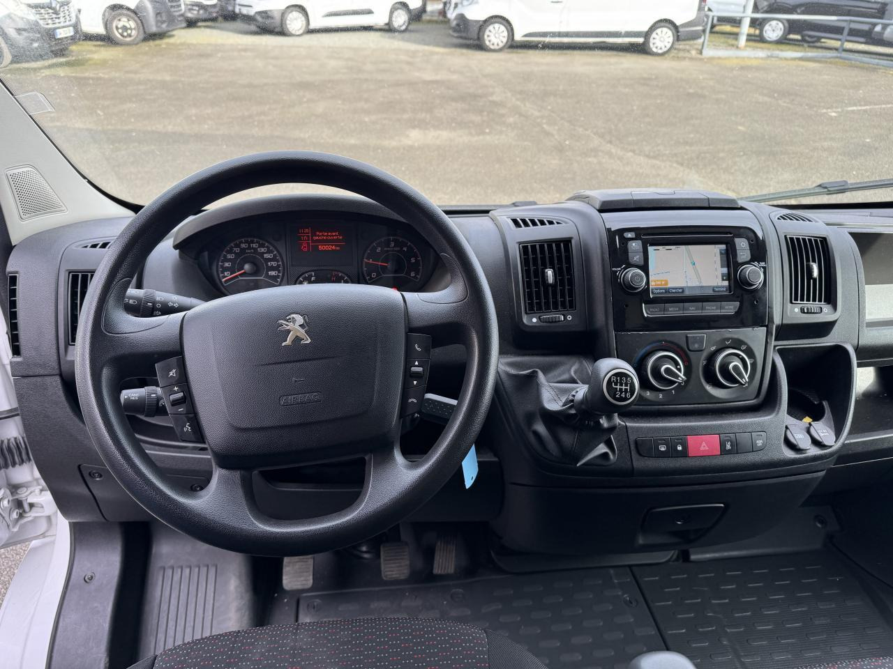 Peugeot Boxer 330 L1H1 2.2 BLUEHDI S&S 140CH ASPHALT - Βαν: φωτογραφία 3 Peugeot Boxer 330 L1H1 2.2 BLUEHDI S&S 140CH ASPHALT - Βαν: φωτογραφία 3