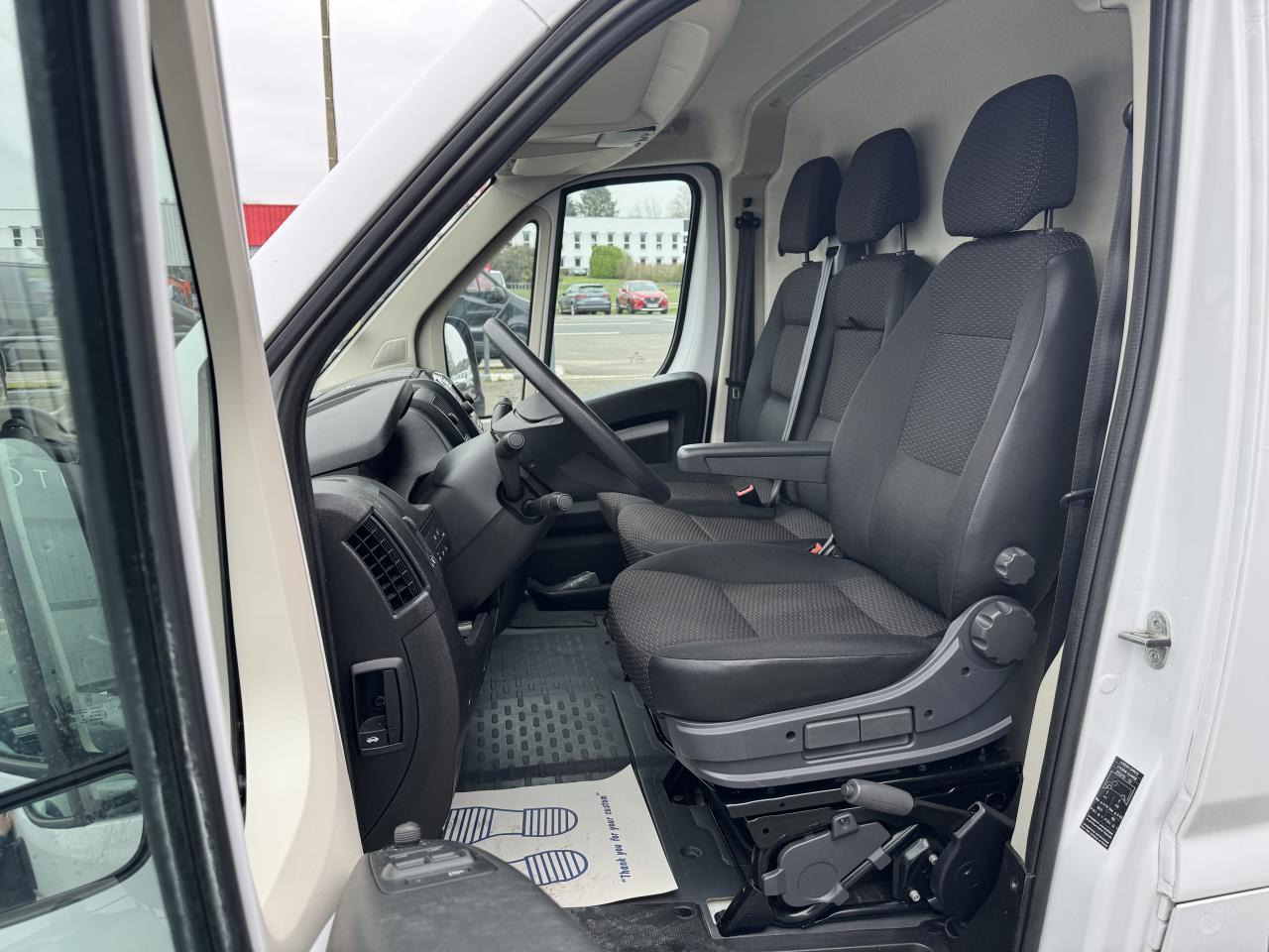Peugeot Boxer 333 L1H1 2.2 BLUEHDI S&S 140CH ASPHALT - Βαν: φωτογραφία 4 Peugeot Boxer 333 L1H1 2.2 BLUEHDI S&S 140CH ASPHALT - Βαν: φωτογραφία 4