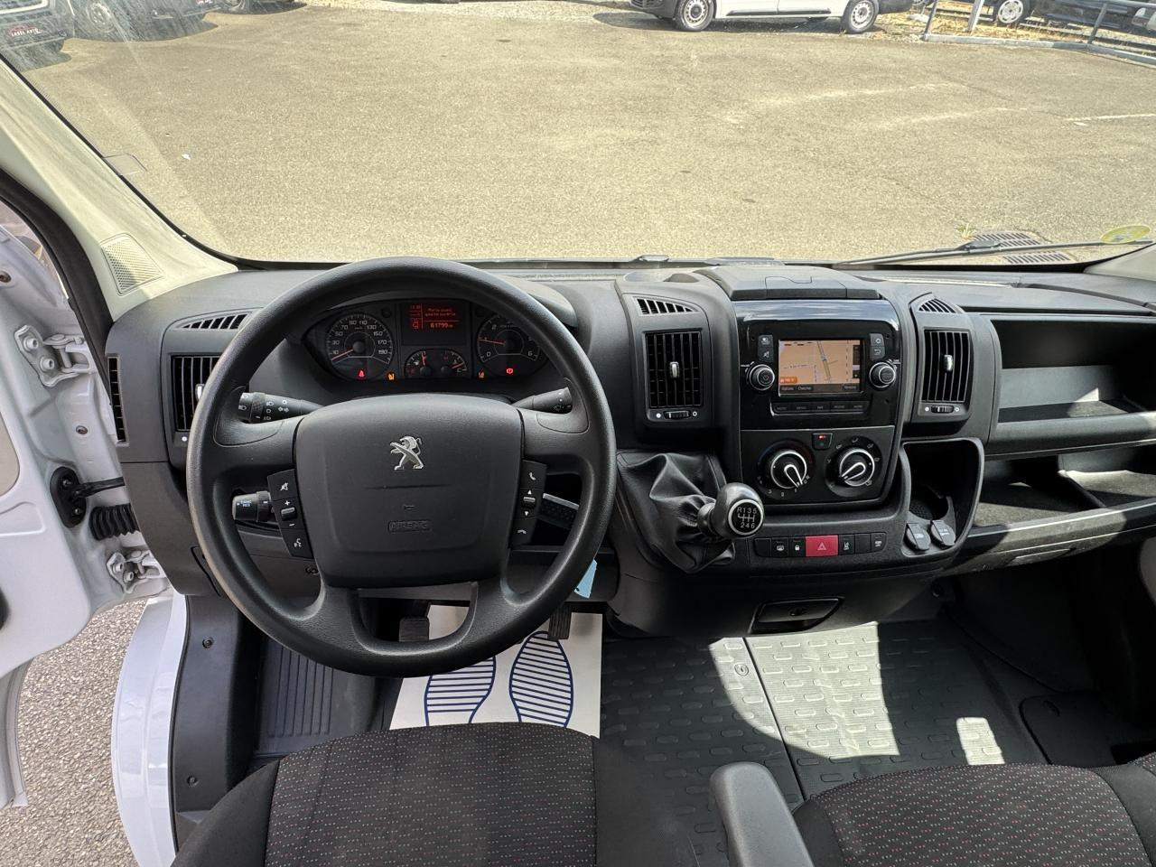 Peugeot Boxer 333 L2H2 2.2 BLUEHDI S&S 140CH ASPHALT - Βαν: φωτογραφία 3 Peugeot Boxer 333 L2H2 2.2 BLUEHDI S&S 140CH ASPHALT - Βαν: φωτογραφία 3