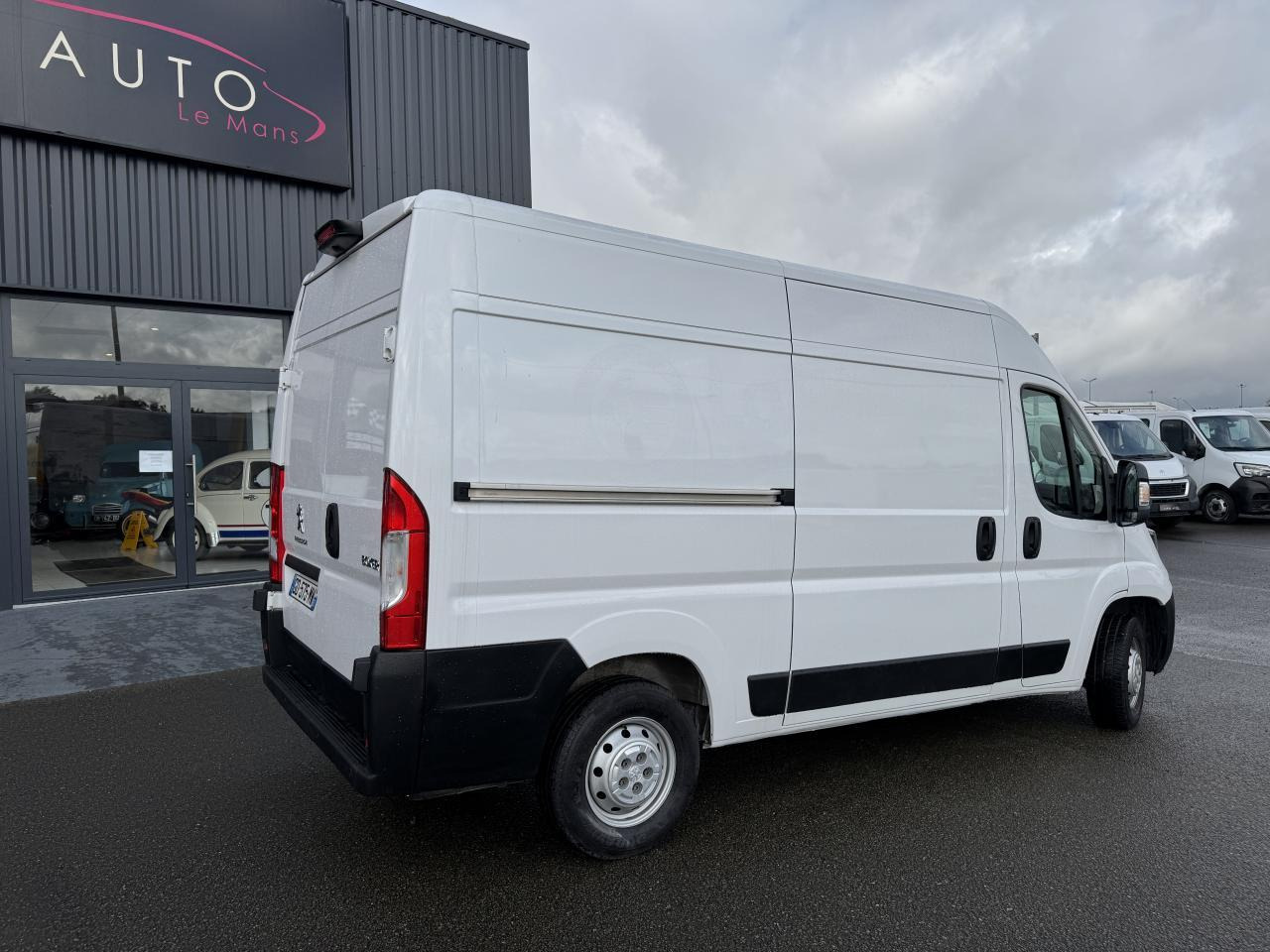 Peugeot Boxer 333 L2H2 2.2 BLUEHDI S&S 140CH ASPHALT - Βαν: φωτογραφία 5 Peugeot Boxer 333 L2H2 2.2 BLUEHDI S&S 140CH ASPHALT - Βαν: φωτογραφία 5
