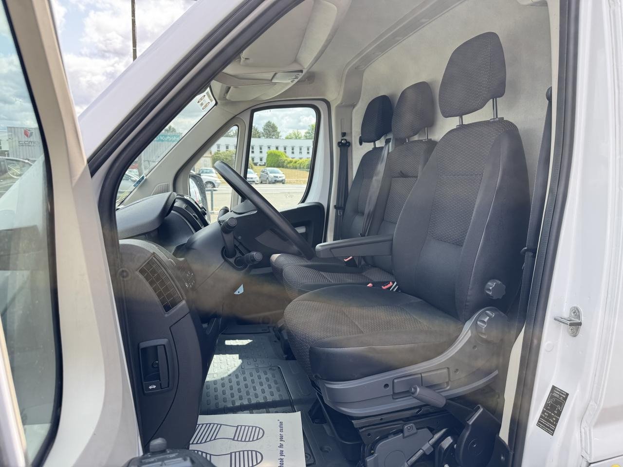 Peugeot Boxer 333 L2H2 2.2 BLUEHDI S&S 140CH ASPHALT - Βαν: φωτογραφία 4 Peugeot Boxer 333 L2H2 2.2 BLUEHDI S&S 140CH ASPHALT - Βαν: φωτογραφία 4