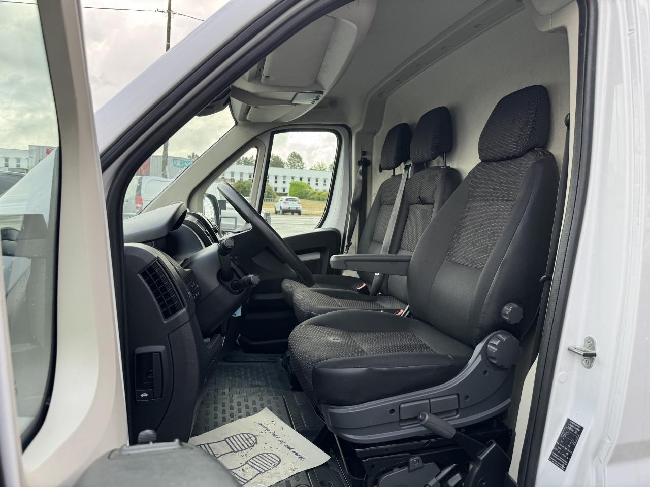 Peugeot Boxer 333 L2H2 2.2 BLUEHDI S&S 140CH ASPHALT - Βαν: φωτογραφία 4 Peugeot Boxer 333 L2H2 2.2 BLUEHDI S&S 140CH ASPHALT - Βαν: φωτογραφία 4