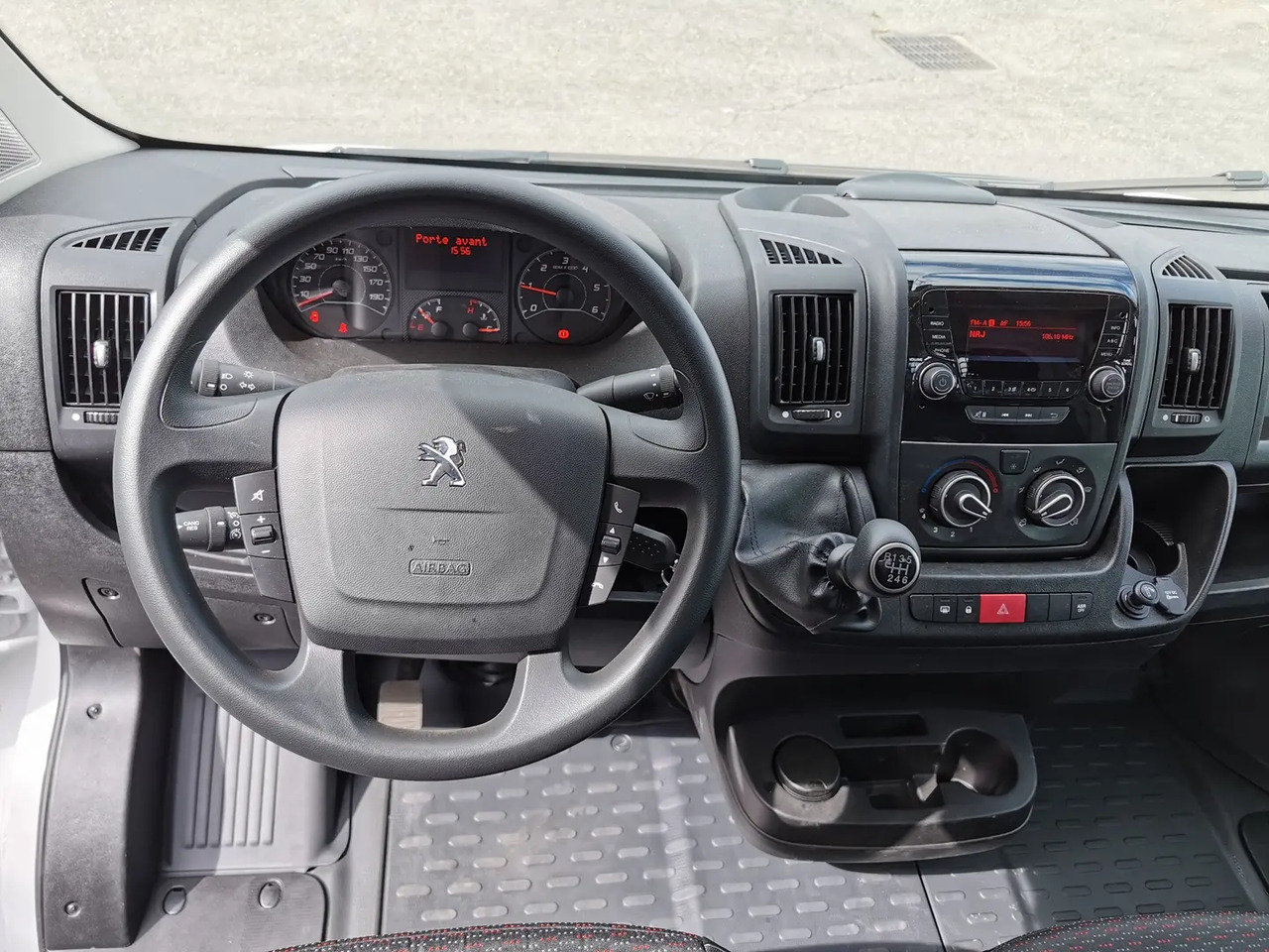 Peugeot Boxer 435 L4 2.2 BLUEHDI 140 S&S PREMIUM - Μικρό φορτηγό με καρότσα: φωτογραφία 4 Peugeot Boxer 435 L4 2.2 BLUEHDI 140 S&S PREMIUM - Μικρό φορτηγό με καρότσα: φωτογραφία 4