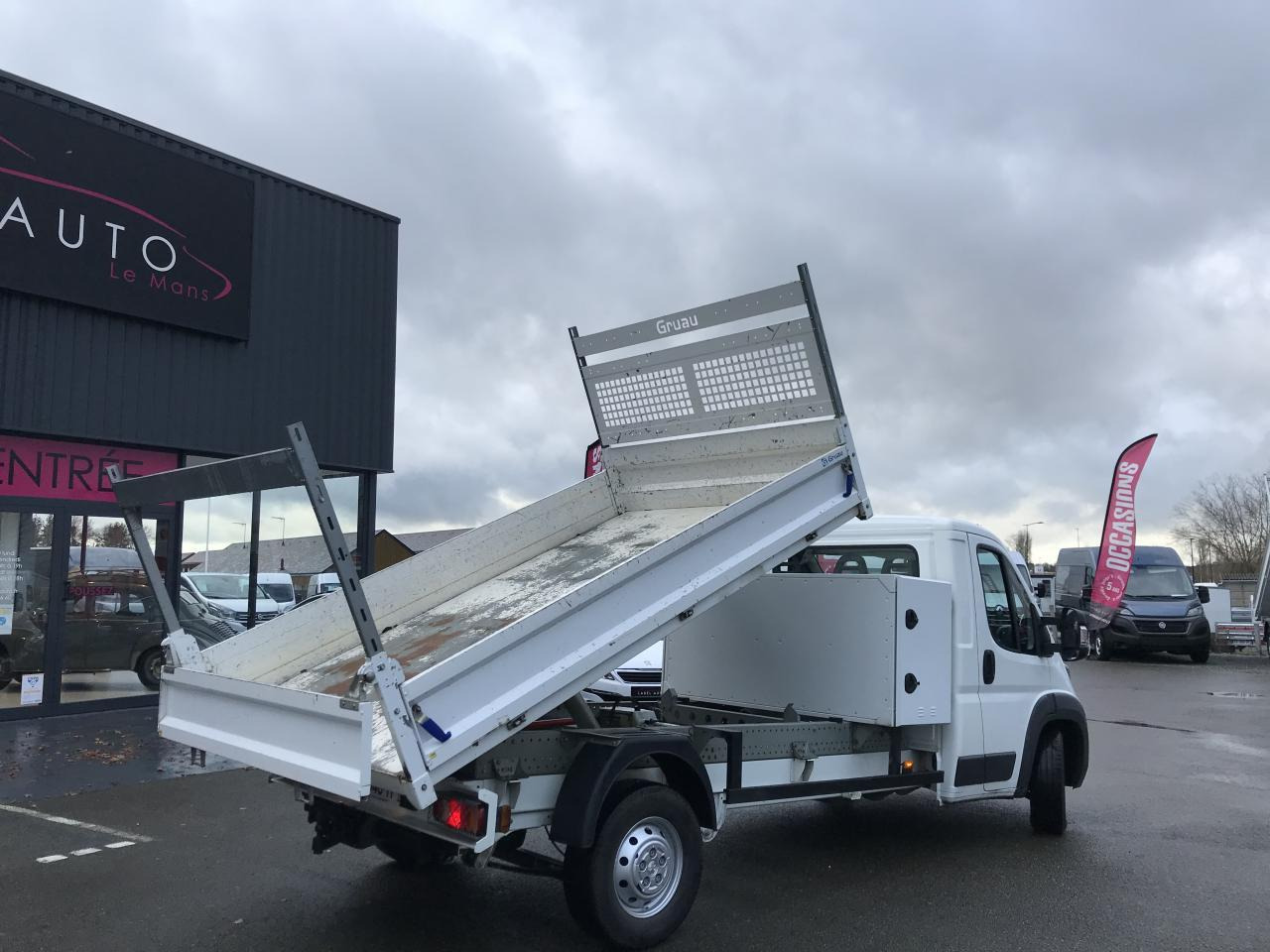 Peugeot Boxer ASPHALT 335 L3 2.2 BlueHDi S&S - 165 III CHASSIS CABINE BENNE COFFRE - Όχημα με ανατρεπομενη καροτσα: φωτογραφία 5 Peugeot Boxer ASPHALT 335 L3 2.2 BlueHDi S&S - 165 III CHASSIS CABINE BENNE COFFRE - Όχημα με ανατρεπομενη καροτσα: φωτογραφία 5