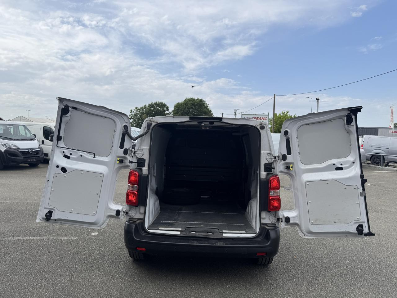 Peugeot Expert STANDARD 2.0 BLUEHDI 180CH S&S ASPHALT EAT8 - Βαν: φωτογραφία 2 Peugeot Expert STANDARD 2.0 BLUEHDI 180CH S&S ASPHALT EAT8 - Βαν: φωτογραφία 2
