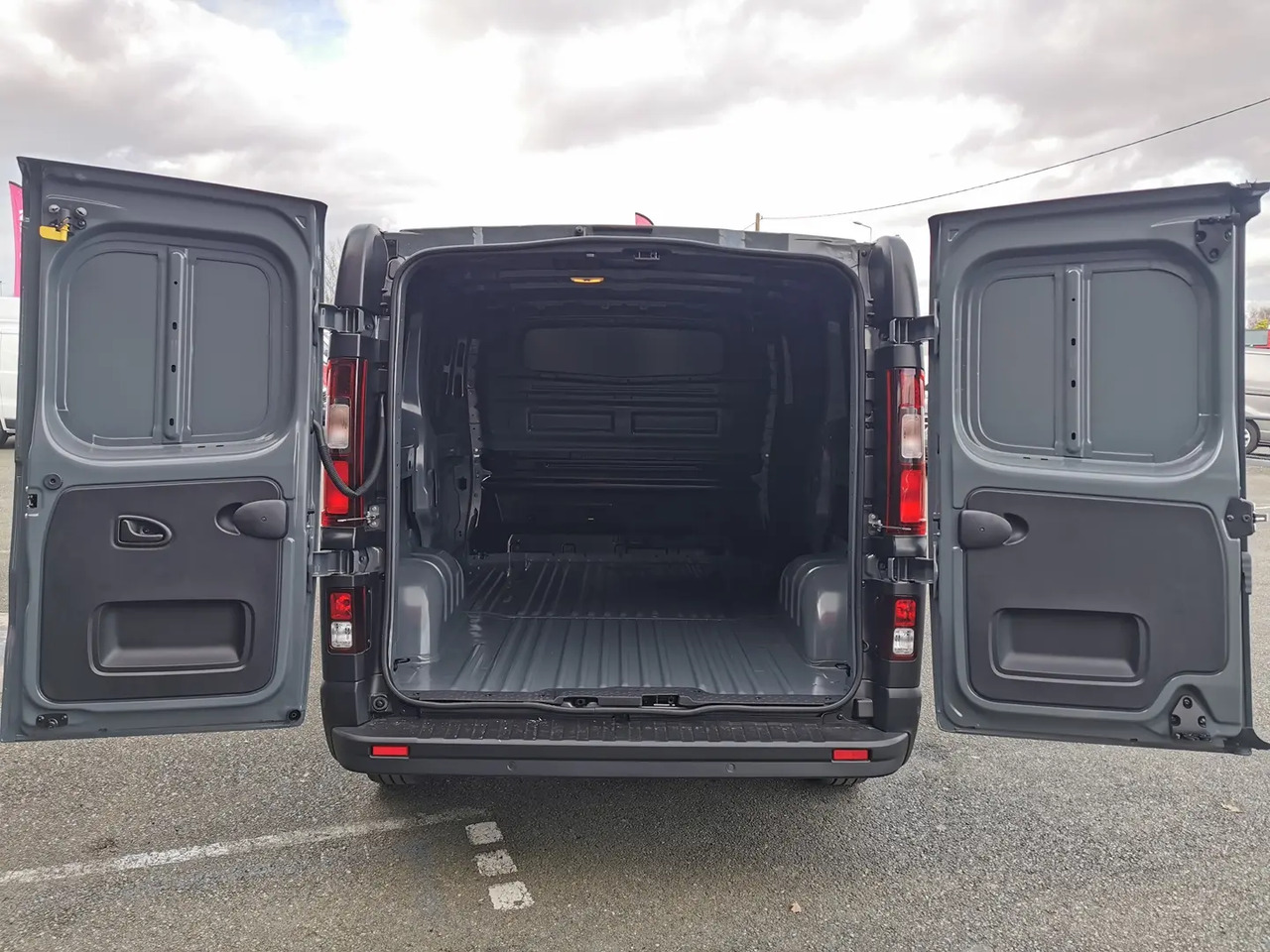 Renault Trafic L1H1 2T8 2.0 BLUE DCI 130CH GRAND CONFORT - Βαν: φωτογραφία 3 Renault Trafic L1H1 2T8 2.0 BLUE DCI 130CH GRAND CONFORT - Βαν: φωτογραφία 3
