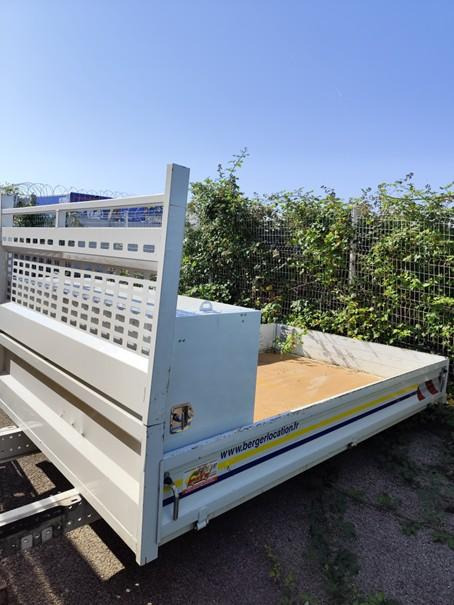 Plateau acier 3120 x 2000 x 330 mm utiles Ridelles acier + Coffre Acier dos cabine 1850 x 600 x 880(ht) mm - Εργαλείο/ Εξοπλισμός: φωτογραφία 2 Plateau acier 3120 x 2000 x 330 mm utiles Ridelles acier + Coffre Acier dos cabine 1850 x 600 x 880(ht) mm - Εργαλείο/ Εξοπλισμός: φωτογραφία 2