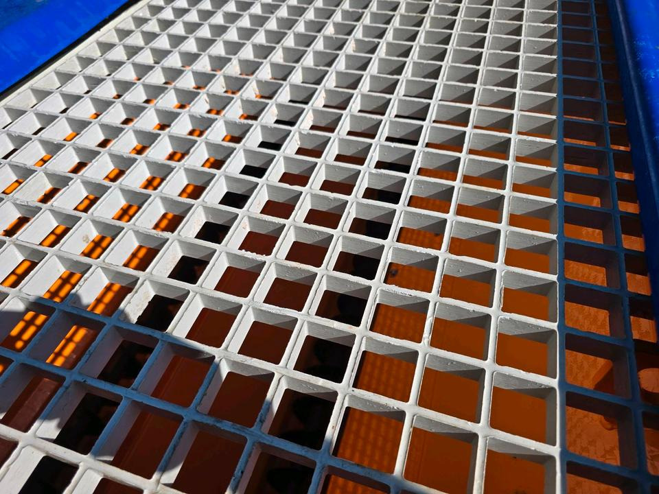 Αλατιέρα Bucher Yeti 2500W FS Gmeiner Salzstreuer Streuautomat Streusilo für Unimog UGN UGE 405 423 427 530 430 429: φωτογραφία 9 Αλατιέρα Bucher Yeti 2500W FS Gmeiner Salzstreuer Streuautomat Streusilo für Unimog UGN UGE 405 423 427 530 430 429: φωτογραφία 9