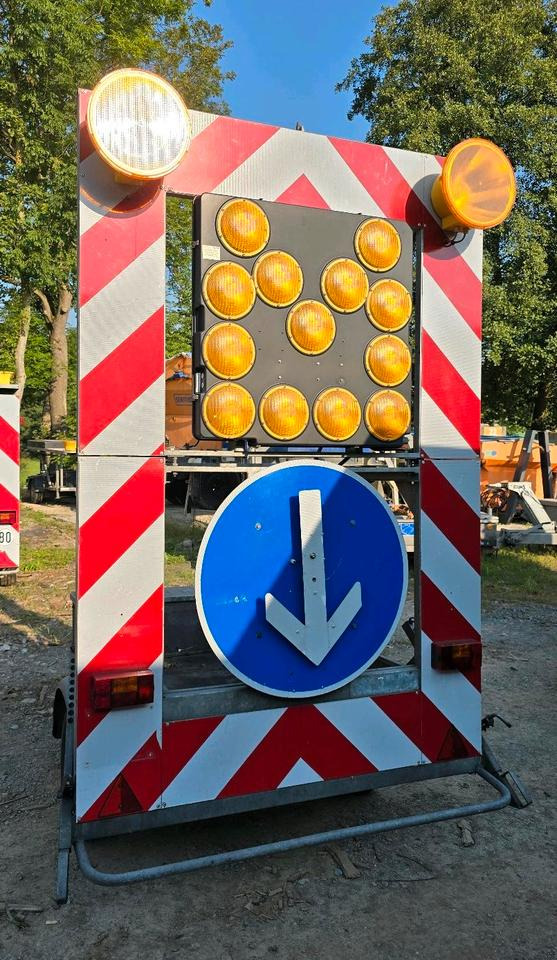 Nissen FAT Absperrtafel VZ616 Fahrbare Verkehrsleittafel Verkehrssicherungsanhänger Verkehrsleitanhänger Trebbiner Horizont Sperrwand - Τρέιλερ: φωτογραφία 5 Nissen FAT Absperrtafel VZ616 Fahrbare Verkehrsleittafel Verkehrssicherungsanhänger Verkehrsleitanhänger Trebbiner Horizont Sperrwand - Τρέιλερ: φωτογραφία 5