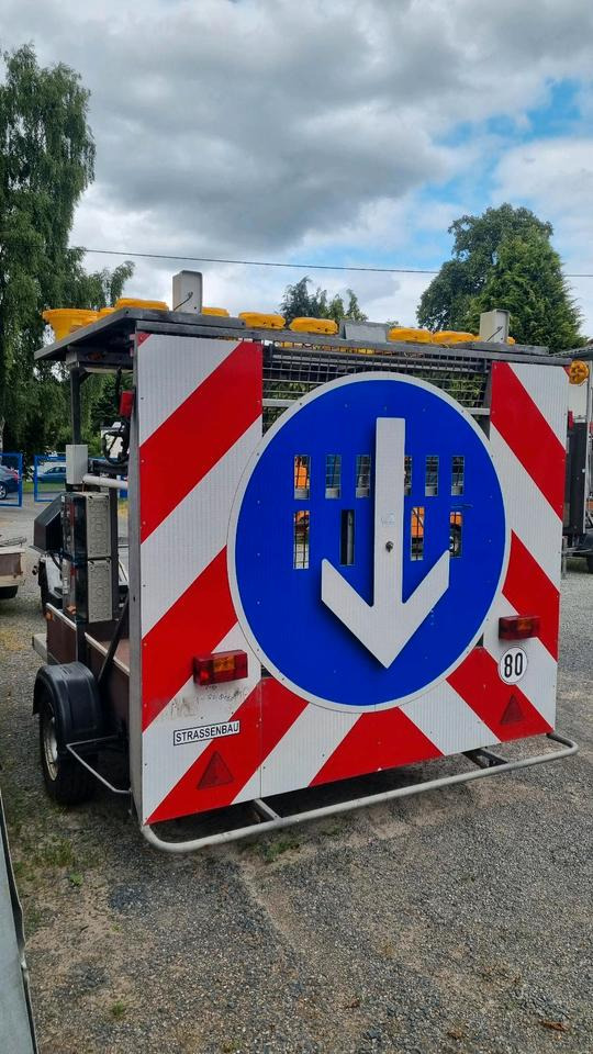 Nissen VZ616 Absperrtafel LED Funkwarnmeldeanlage Sperrwand Sperrtafel Verkehrsleittafel Verkehrsleitanhänger Verkehrssicherungsanhänger Leittafel Verkehrssicherung Vorwarner Vorwarntafel ABT - Τρέιλερ: φωτογραφία 3 Nissen VZ616 Absperrtafel LED Funkwarnmeldeanlage Sperrwand Sperrtafel Verkehrsleittafel Verkehrsleitanhänger Verkehrssicherungsanhänger Leittafel Verkehrssicherung Vorwarner Vorwarntafel ABT - Τρέιλερ: φωτογραφία 3