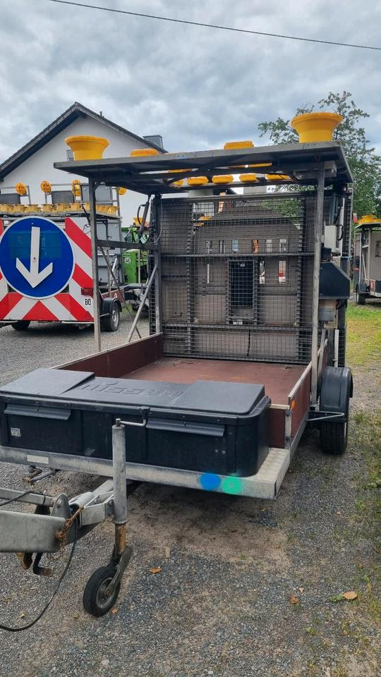 Nissen VZ616 Absperrtafel LED Funkwarnmeldeanlage Sperrwand Sperrtafel Verkehrsleittafel Verkehrsleitanhänger Verkehrssicherungsanhänger Leittafel Verkehrssicherung Vorwarner Vorwarntafel ABT - Τρέιλερ: φωτογραφία 4 Nissen VZ616 Absperrtafel LED Funkwarnmeldeanlage Sperrwand Sperrtafel Verkehrsleittafel Verkehrsleitanhänger Verkehrssicherungsanhänger Leittafel Verkehrssicherung Vorwarner Vorwarntafel ABT - Τρέιλερ: φωτογραφία 4